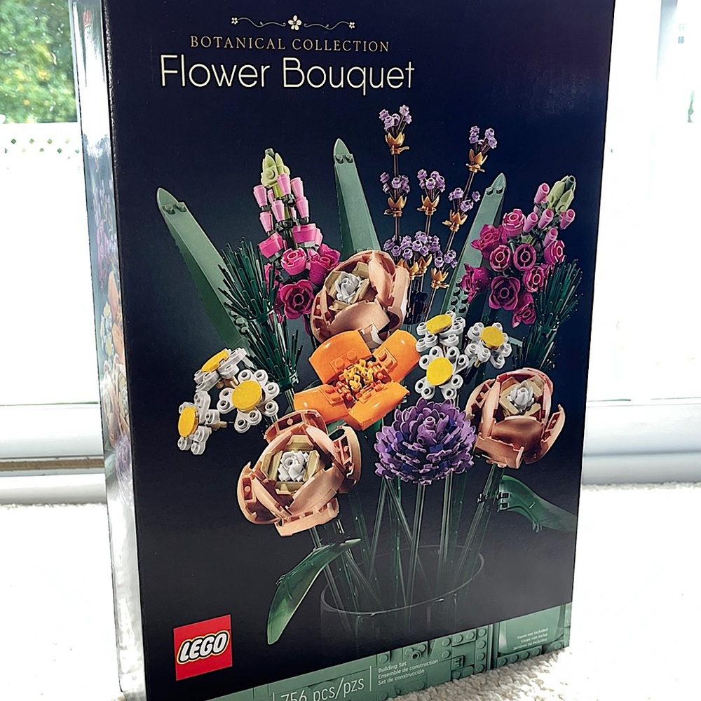 BNIB LEGO Icons Flower Bouquet Set 10280